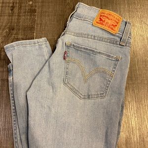 Levi’s light wash 535 skinny jeans